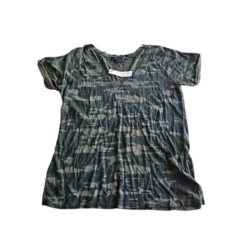 Sanctuary womens Sz L green V neck camo top new